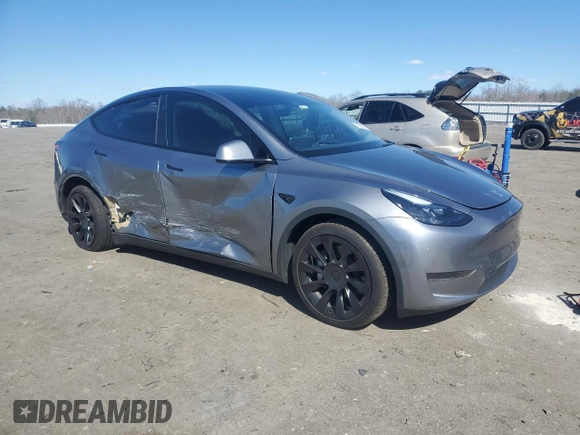 2025 Tesla Model Y Long Range with VIN 7SAYGDED0SF247561, listed as a Copart auction lot 50736875 with 9,094 mi miles and Salvage Title. Bid and sale history available at DreamBid. Image 4.