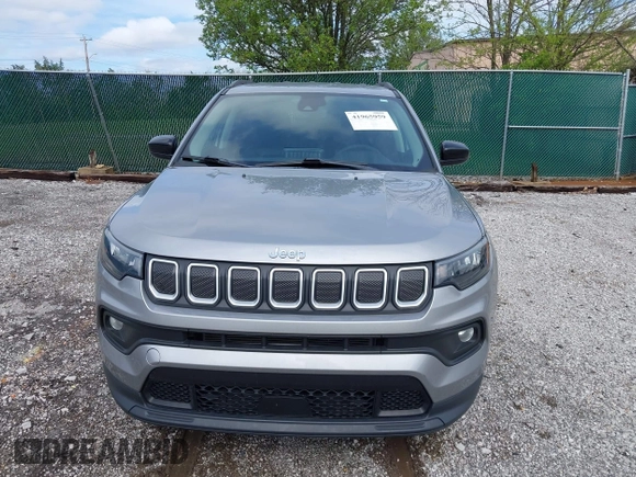 2022 Jeep Compass Latitude with VIN 3C4NJCBB2NT139477, listed as a IAAI auction lot 41965959 with 25,098 mi miles and . Bid and sale history available at carsss.com. Image 12.