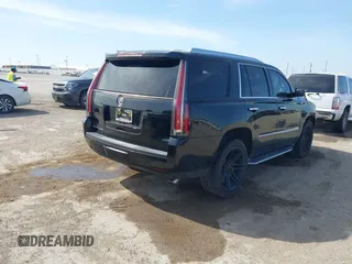 2015 Cadillac Escalade Luxury z VIN 1GYS4BKJ6FR291441, wystawiony jako IAAI lot #41881022 z przebiegiem 128 659 mil mil oraz . Historia ofert i sprzedaży dostępna na DreamBid. Obrazek 4.