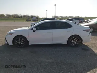 2022 Toyota Camry SE z VIN 4T1G11AK8NU644181, wystawiony jako IAAI lot #41979152 z przebiegiem 30 384 mil mil oraz . Historia ofert i sprzedaży dostępna na DreamBid. Obrazek 14.