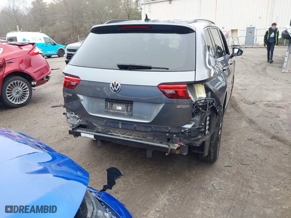 2020 Volkswagen Tiguan SE with VIN 3VV2B7AX2LM086678, listed as a IAAI auction lot 41694051 with 59,495 mi miles. Bid and sale history available at carsss.com. Image 6.