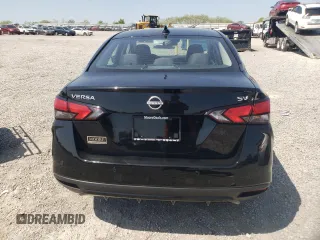 2023 Nissan Versa SV z VIN 3N1CN8EV5PL838140, wystawiony jako Copart lot #54653655 z przebiegiem 53 664 mil mil oraz Szkody całkowita. Historia ofert i sprzedaży dostępna na DreamBid. Obrazek 6.