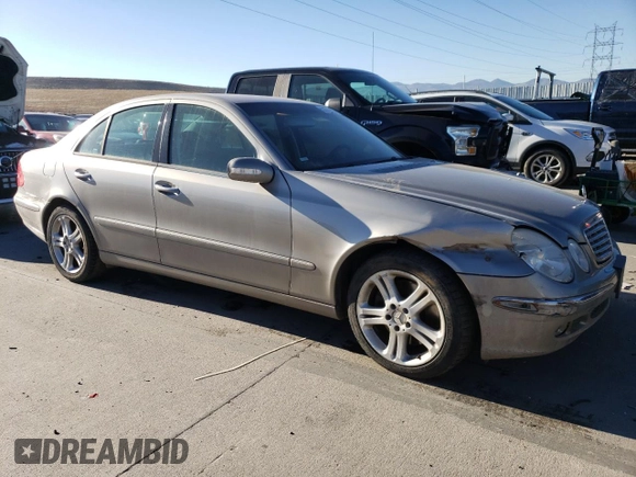 2005 Mercedes-Benz E 500 z VIN WDBUF83J05X166759, wystawiony jako Copart lot #82581124 z przebiegiem 192 939 mil mil oraz Szkoda całkowita • Salvage title. Historia ofert i sprzedaży dostępna na DreamBid. Obrazek 4.