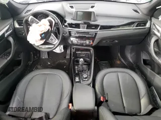 2016 BMW X1 xDrive28i z VIN WBXHT3C37G5F66869, wystawiony jako Copart lot #44990885 z przebiegiem Nie podano mil oraz Szkoda całkowita • Salvage title. Historia ofert i sprzedaży dostępna na DreamBid. Obrazek 8.