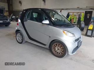 2014 Smart fortwo Pure z VIN WMEEJ3BA3EK750807, wystawiony jako IAAI lot #42603379 z przebiegiem 99 376 mil mil oraz . Historia ofert i sprzedaży dostępna na DreamBid. Obrazek 1.