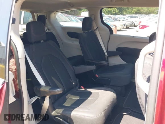 2019 Chrysler Pacifica Touring Plus z VIN 2C4RC1FGXKR706264, wystawiony jako IAAI lot #42416570 z przebiegiem 86 897 mil mil oraz . Historia ofert i sprzedaży dostępna na DreamBid. Obrazek 8.