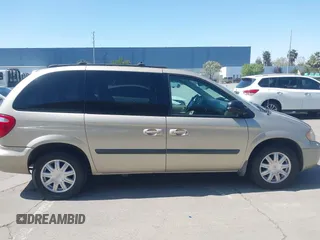 2005 Chrysler Town & Country with VIN 1C4GP45R25B370709, listed as a IAAI auction lot 42034770 with 147,675 mi miles. Bid and sale history available at carsss.com. Image 14.