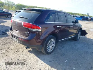 2011 Lincoln MKX z VIN 2LMDJ6JK4BBJ00864, wystawiony jako IAAI lot #42119159 z przebiegiem 145 114 mil mil oraz . Historia ofert i sprzedaży dostępna na DreamBid. Obrazek 4.