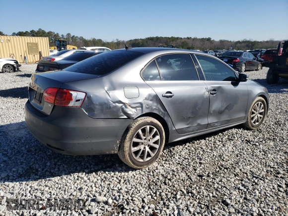 2014 Volkswagen Jetta Sedan SE w/Connectivity with VIN 3VWD07AJ7EM411432, listed as a Copart auction lot 43646655 with 138,430 mi miles and Salvage Title. Bid and sale history available at carsss.com. Image 3.