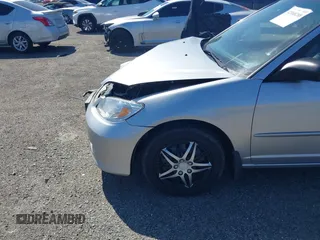 2005 Honda Civic LX with VIN 2HGES16595H589224, listed as a IAAI auction lot 42068288 with 175,049 mi miles and . Bid and sale history available at carsss.com. Image 6.