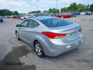 2013 Hyundai Elantra Limited z VIN 5NPDH4AE1DH284131, wystawiony jako IAAI lot #42454008 z przebiegiem 135 076 mil mil oraz . Historia ofert i sprzedaży dostępna na DreamBid. Obrazek 3.