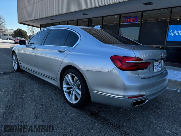 2017 BMW 7 Series 750i с VIN WBA7F0C31HGM21647, выставлен на аукционе Copart как лот 48763345 с пробегом 27 590 миль миль и Чистый • Clean title. История ставок и продаж доступна на DreamBid. Изображение 3.