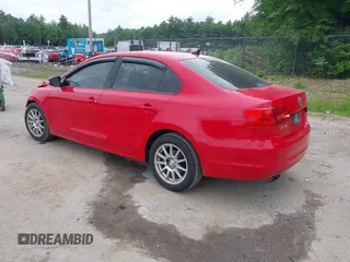 2012 Volkswagen Jetta SE z VIN 3VWDP7AJ7CM421953, wystawiony jako IAAI lot #42504092 z przebiegiem 105 027 mil mil oraz . Historia ofert i sprzedaży dostępna na DreamBid. Obrazek 3.