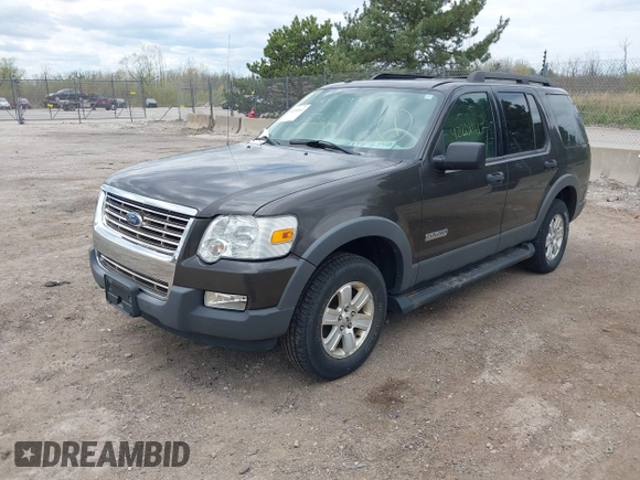 2006 Ford Explorer XLT z VIN 1FMEU73E26UB61439, wystawiony jako IAAI lot #42201161 z przebiegiem 257 907 mil mil oraz . Historia ofert i sprzedaży dostępna na DreamBid. Obrazek 2.