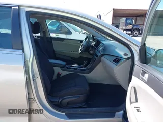 2015 Hyundai Sonata SE z VIN 5NPE24AFXFH167360, wystawiony jako IAAI lot #41959945 z przebiegiem 182 524 mil mil oraz . Historia ofert i sprzedaży dostępna na DreamBid. Obrazek 5.