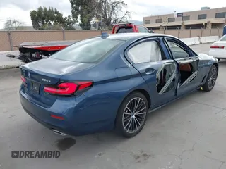 2023 BMW 5 Series 530e z VIN WBA13AG07PCL21918, wystawiony jako IAAI lot #41890108 z przebiegiem 20 790 mil mil oraz . Historia ofert i sprzedaży dostępna na DreamBid. Obrazek 4.