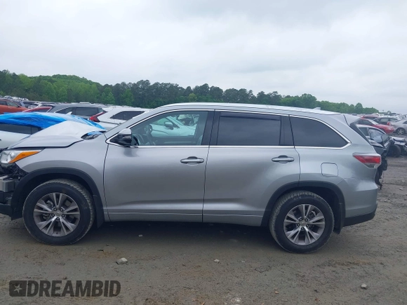 2014 Toyota Highlander XLE z VIN 5TDKKRFH1ES024090, wystawiony jako IAAI lot #42123199 z przebiegiem 58 751 mil mil oraz . Historia ofert i sprzedaży dostępna na DreamBid. Obrazek 14.