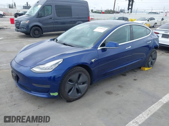 2020 Tesla Model 3 Standard Range Plus z VIN 5YJ3E1EA7LF705809, wystawiony jako IAAI lot #42146416 z przebiegiem 52 056 mil mil oraz . Historia ofert i sprzedaży dostępna na DreamBid. Obrazek 20.