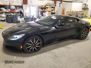2018 Aston Martin DB11 z VIN SCFRMFAV6JGL03707, wystawiony jako Copart lot #81757644 z przebiegiem Nie podano mil oraz Szkody całkowita. Historia ofert i sprzedaży dostępna na DreamBid. Obrazek 1.