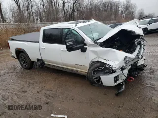 2023 GMC Sierra 3500HD AT4 z VIN 1GT49VEY7PF154909, wystawiony jako Copart lot #84681084 z przebiegiem Nie podano mil oraz Szkoda całkowita • Salvage title. Historia ofert i sprzedaży dostępna na DreamBid. Obrazek 4.