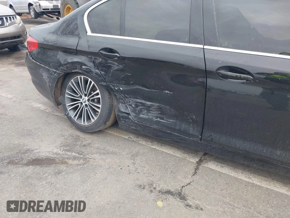 2019 BMW 5 Series 530i xDrive with VIN WBAJA7C51KWW26798, listed as a IAAI auction lot 41320980 with 65,865 mi miles. Bid and sale history available at carsss.com. Image 6.