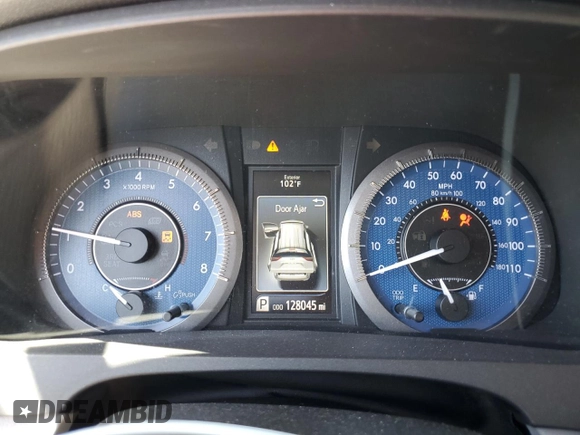 2018 Toyota Sienna LE Auto Access Seat with VIN 5TDKZ3DC4JS920443, listed as a Copart auction lot 58935935 with 128,045 mi miles and Salvage title. Bid and sale history available at DreamBid. Image 9.