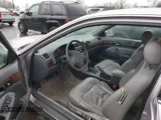 1997 Acura CL Premium z VIN 19UYA2257VL010732, wystawiony jako Copart lot #84667764 z przebiegiem 151 580 mil mil oraz Szkoda całkowita • Salvage title. Historia ofert i sprzedaży dostępna na DreamBid. Obrazek 8.