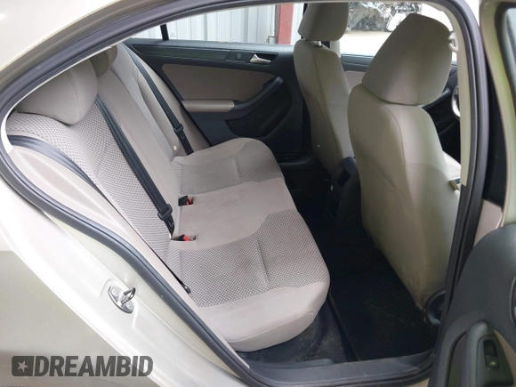 2014 Volkswagen Jetta S z VIN 3VW2K7AJ0EM231386, wystawiony jako IAAI lot #42229963 z przebiegiem 105 432 mil mil oraz . Historia ofert i sprzedaży dostępna na DreamBid. Obrazek 8.
