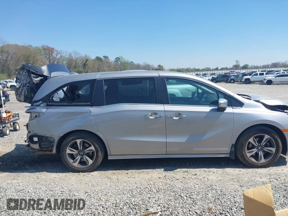 2018 Honda Odyssey Touring with VIN 5FNRL6H84JB070387, listed as a IAAI auction lot 41835852 with 98,662 mi miles. Bid and sale history available at carsss.com. Image 13.