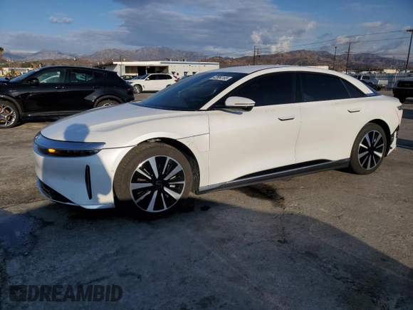 2024 Lucid Air Pure z VIN 50EA1PGA5RA001365, wystawiony jako Copart lot #42654165 z przebiegiem 8878 mil mil oraz Szkody całkowita. Historia ofert i sprzedaży dostępna na DreamBid. Obrazek 1.