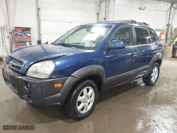 2005 Hyundai Tucson GLS with VIN KM8JN72D55U182689, listed as a IAAI auction lot 41512644 with 238,707 mi miles. Bid and sale history available at carsss.com. Image 2.