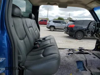2003 Chevrolet Silverado SS z VIN 2GCEK19N531325806, wystawiony jako Copart lot #72250174 z przebiegiem Nie podano mil oraz Nie do naprawy. Historia ofert i sprzedaży dostępna na DreamBid. Obrazek 10.
