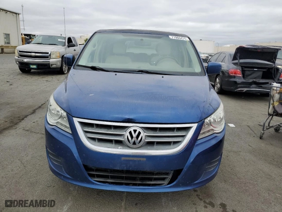 2010 Volkswagen Routan SE with VIN 2V4RW3D13AR407205, listed as a Copart auction lot 71966474 with 93,927 mi miles and Clean Title. Bid and sale history available at carsss.com. Image 5.
