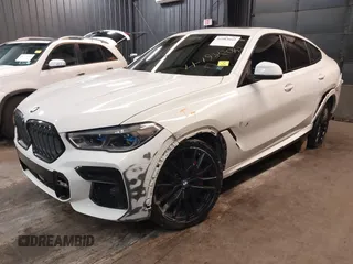 2022 BMW X6 M50i z VIN 5UXCY8C05N9J18577, wystawiony jako IAAI lot #41982042 z przebiegiem 64 155 mil mil oraz . Historia ofert i sprzedaży dostępna na DreamBid. Obrazek 2.