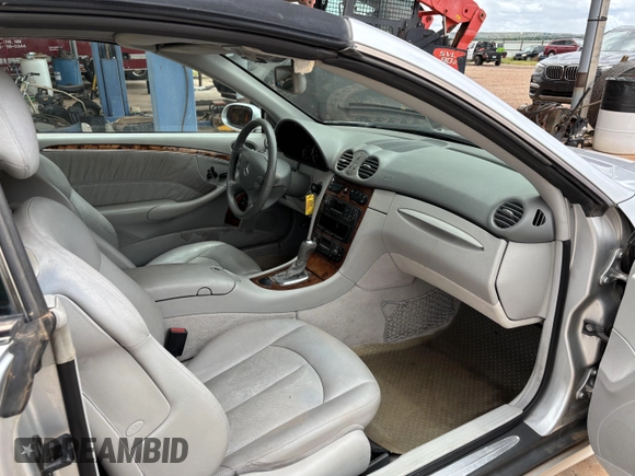 2004 Mercedes-Benz CLK 320 with VIN WDBTK65G04T026049, listed as a IAAI auction lot 42730114 with 120,122 mi miles and . Bid and sale history available at DreamBid. Image 5.
