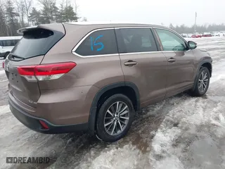 2017 Toyota Highlander XLE with VIN 5TDJZRFH9HS363191, listed as a IAAI auction lot 41642975 with 255,219 mi miles. Bid and sale history available at carsss.com. Image 4.