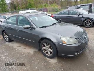 2005 Nissan Altima SL z VIN 1N4AL11D45N424154, wystawiony jako IAAI lot #42037793 z przebiegiem 117 461 mil mil oraz . Historia ofert i sprzedaży dostępna na DreamBid. Obrazek 1.