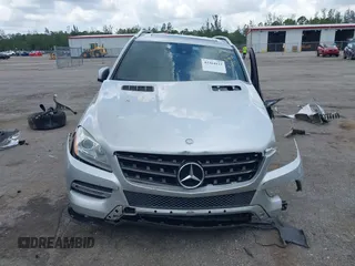 2013 Mercedes-Benz M 350 z VIN 4JGDA5JB8DA230487, wystawiony jako IAAI lot #42364123 z przebiegiem 165 708 mil mil oraz . Historia ofert i sprzedaży dostępna na DreamBid. Obrazek 12.