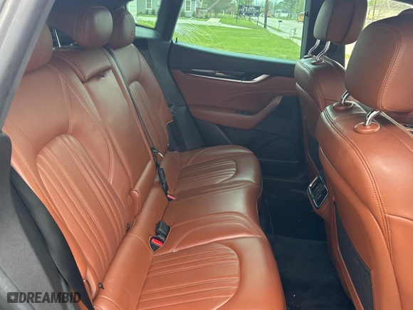 2019 Maserati Levante with VIN ZN661XUA5KX320698, listed as a Copart auction lot 50999265 with NaN miles and Clean Title. Bid and sale history available at carsss.com. Image 6.