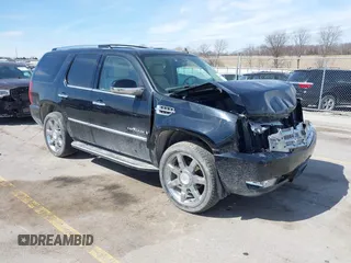 2007 Cadillac Escalade with VIN 1GYFK63887R175010, listed as a IAAI auction lot 41892482 with 121,231 mi miles. Bid and sale history available at carsss.com. Image 1.