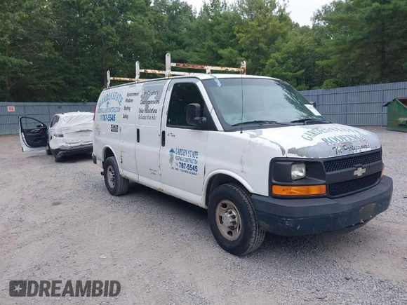 2008 Chevrolet Express Cargo Van with VIN 1GCGG25C081134618, listed as a IAAI auction lot 40370785 with 139,207 mi miles. Bid and sale history available at carsss.com. Image 1.