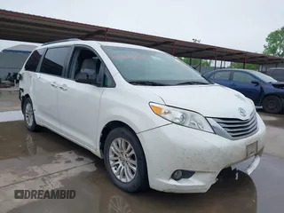 2017 Toyota Sienna XLE Auto Access Seat z VIN 5TDYZ3DC2HS846346, wystawiony jako IAAI lot #42126507 z przebiegiem 223 462 mil mil oraz . Historia ofert i sprzedaży dostępna na DreamBid. Obrazek 1.