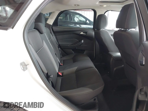 2014 Ford Focus SE with VIN 1FADP3K21EL301336, listed as a IAAI auction lot 41939452 with 118,203 mi miles. Bid and sale history available at carsss.com. Image 8.