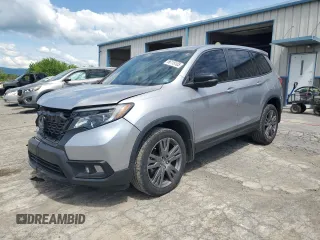 2019 Honda Passport EX-L z VIN 5FNYF8H5XKB019773, wystawiony jako Copart lot #56115105 z przebiegiem 92 885 mil mil oraz Szkody całkowita. Historia ofert i sprzedaży dostępna na DreamBid. Obrazek 1.