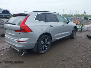 2022 Volvo XC60 Momentum z VIN YV4L12RK0N1997610, wystawiony jako IAAI lot #42202592 z przebiegiem 3580 mil mil oraz . Historia ofert i sprzedaży dostępna na DreamBid. Obrazek 4.
