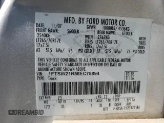 2008 Ford F-250 XL z VIN 1FTSW21R58EC75894, wystawiony jako Copart lot #61160975 z przebiegiem 189 193 mil mil oraz Szkoda całkowita • Salvage title. Historia ofert i sprzedaży dostępna na DreamBid. Obrazek 12.