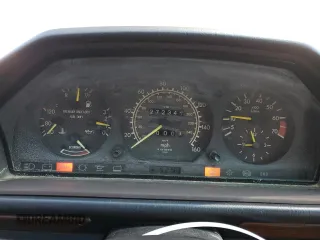 1992 Mercedes-Benz 300 with VIN WDBEA26E2NB668491, listed as a Copart auction lot 49306465 with 272,343 mi miles and Salvage Title. Bid and sale history available at DreamBid. Image 9.