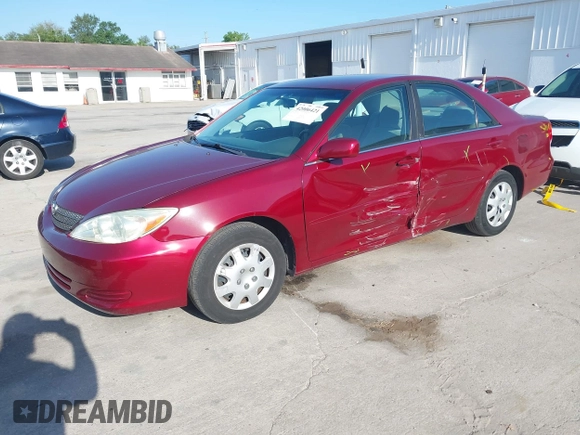 2004 Toyota Camry LE with VIN 4T1BE32KX4U272768, listed as a IAAI auction lot 42006421 with 204,386 mi miles. Bid and sale history available at carsss.com. Image 17.