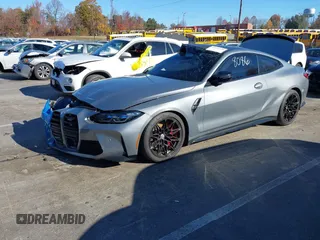 2023 BMW M4 Competition xDrive с VIN WBS43AZ01PCM48086, выставлен на аукционе IAAI как лот 40899240 с пробегом 9 597 миль миль и . История ставок и продаж доступна на DreamBid. Изображение 23.