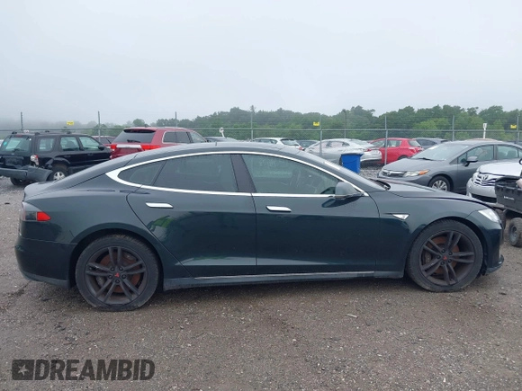 2013 Tesla Model S z VIN 5YJSA1DN2DFP07738, wystawiony jako IAAI lot #42433771 z przebiegiem 71 606 mil mil oraz . Historia ofert i sprzedaży dostępna na DreamBid. Obrazek 13.